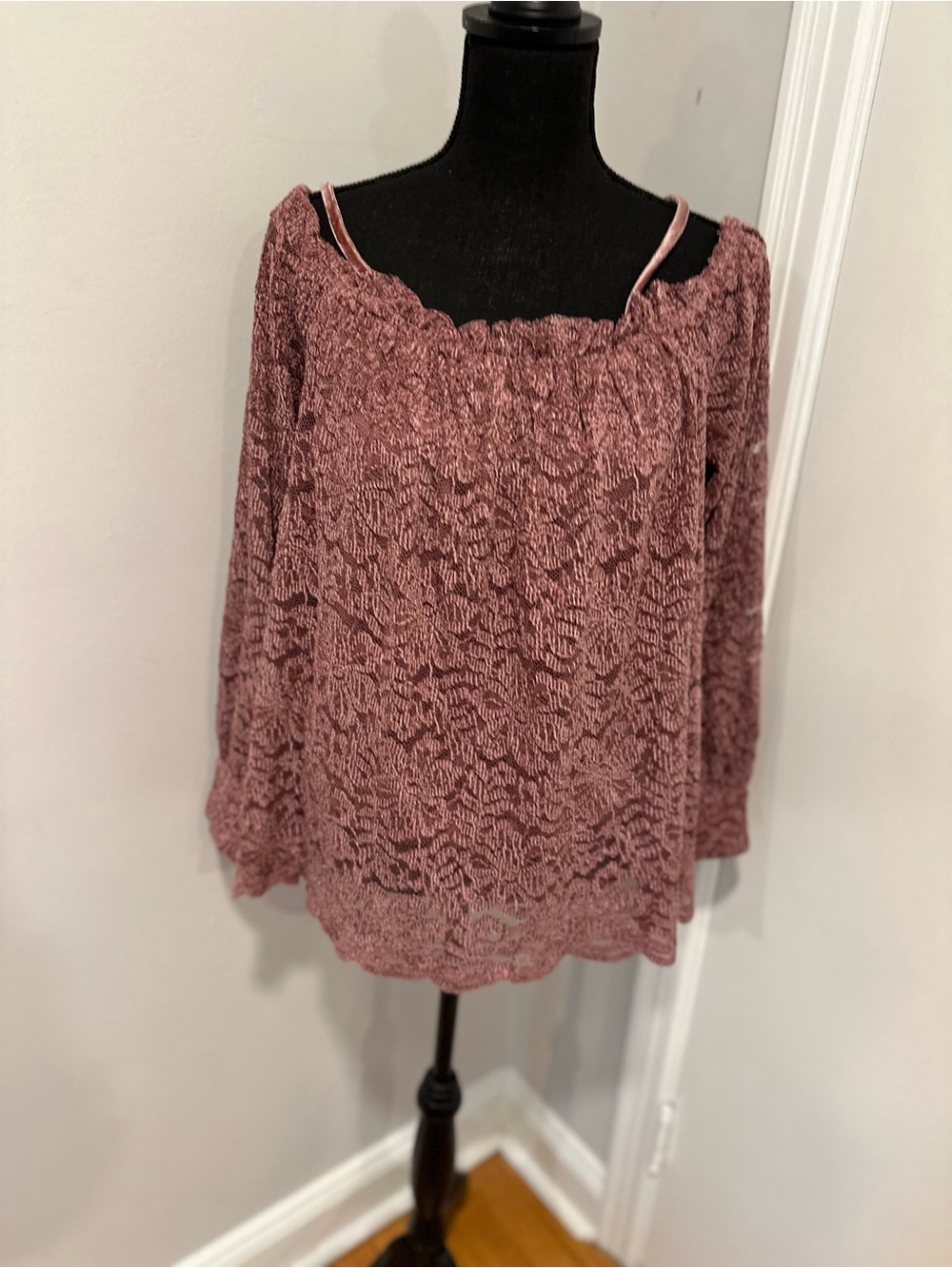 Anthropologie Eri + Ali Sz:L Mauve Romana Floral lace off-the-shoulder blouse.